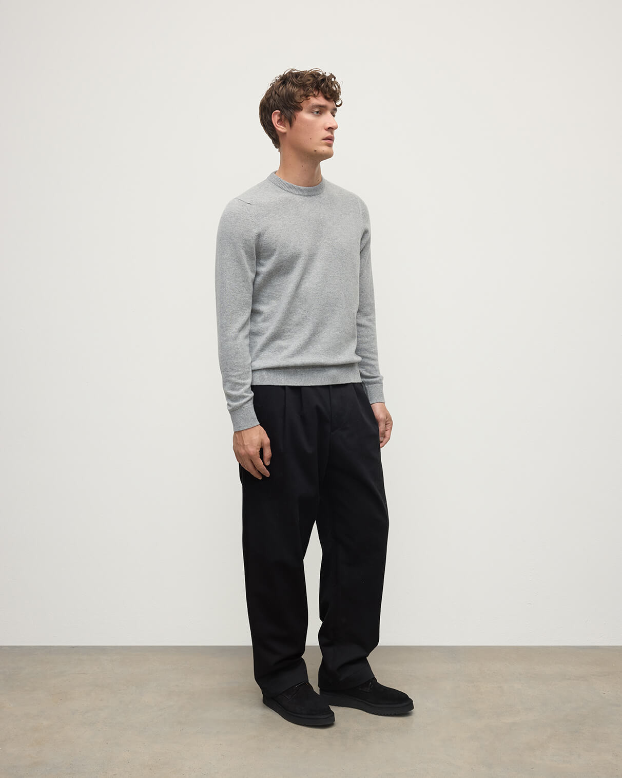 Classic Cashmere Grey Round Neck Jumper - 3