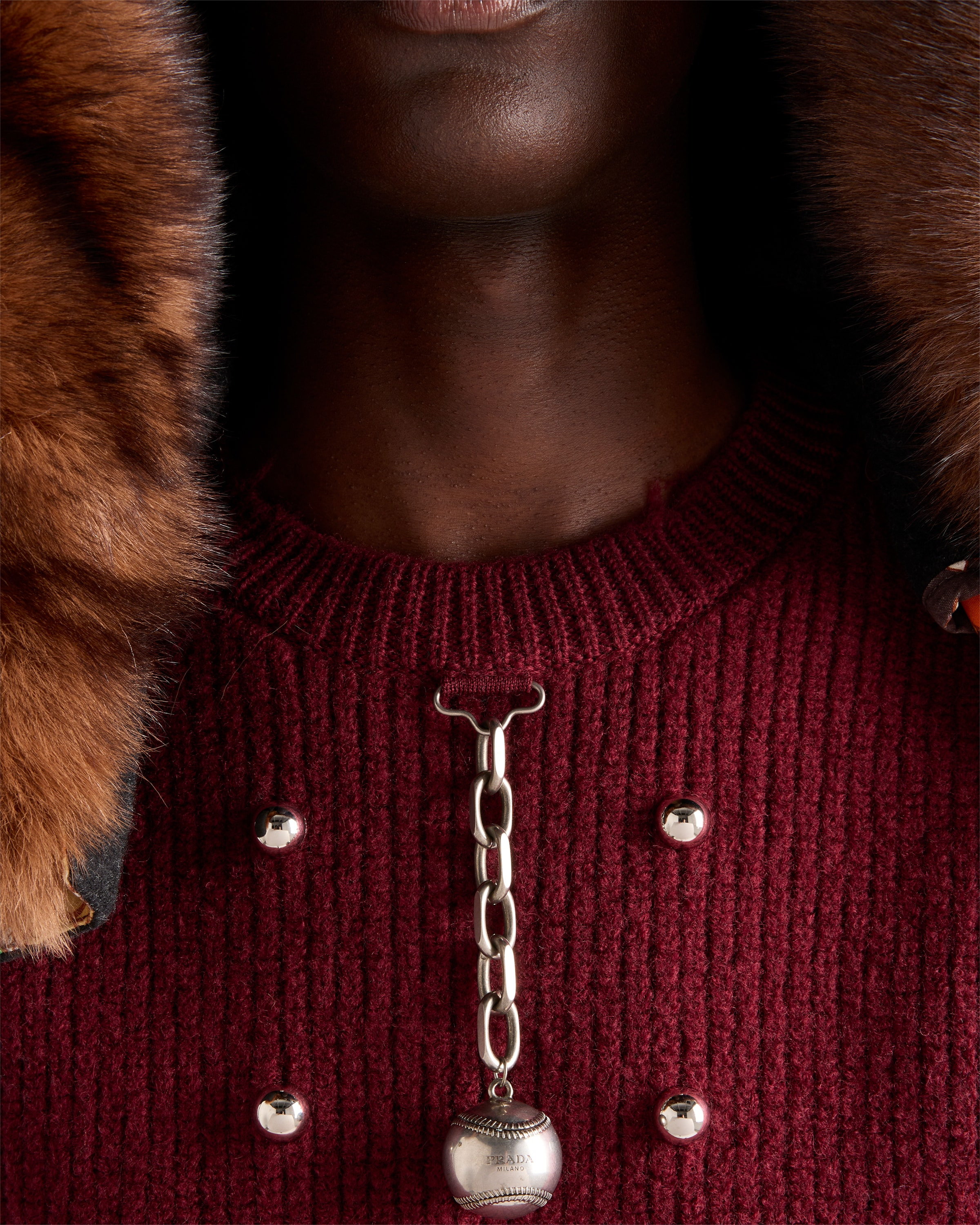 Wool crew-neck sweater with pendant - 3