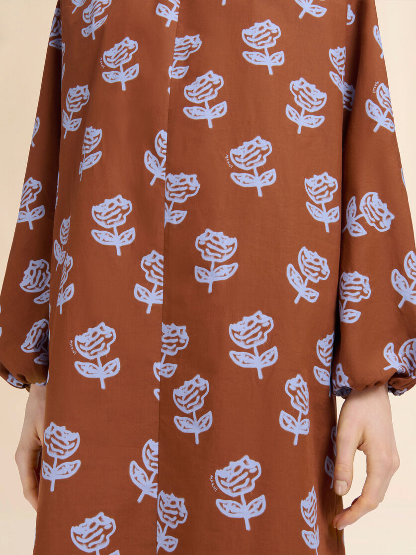 BROWN POPLIN MIDI DRESS WITH SPRAYED ROSES PRINT - 5