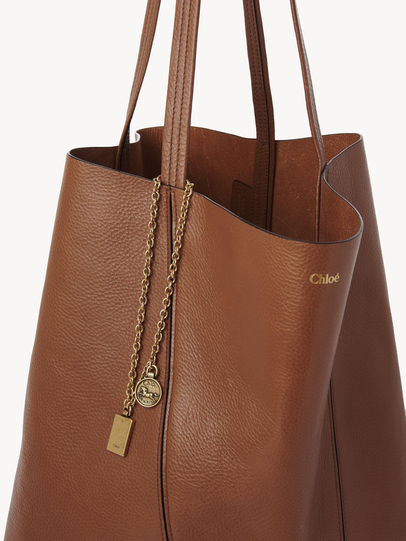Chloé LARGE CHLOÉ SPIN TOTE BAG IN GRAINED LEATHER | REVERSIBLE