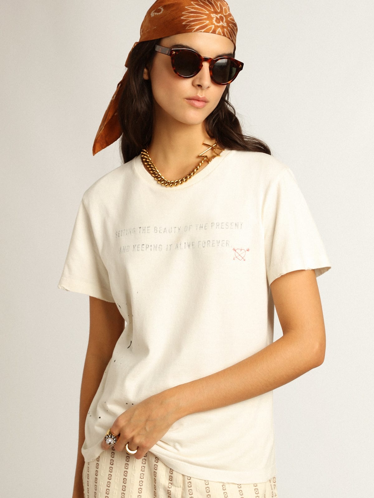 White T-shirt with lettering and embroidery - 5