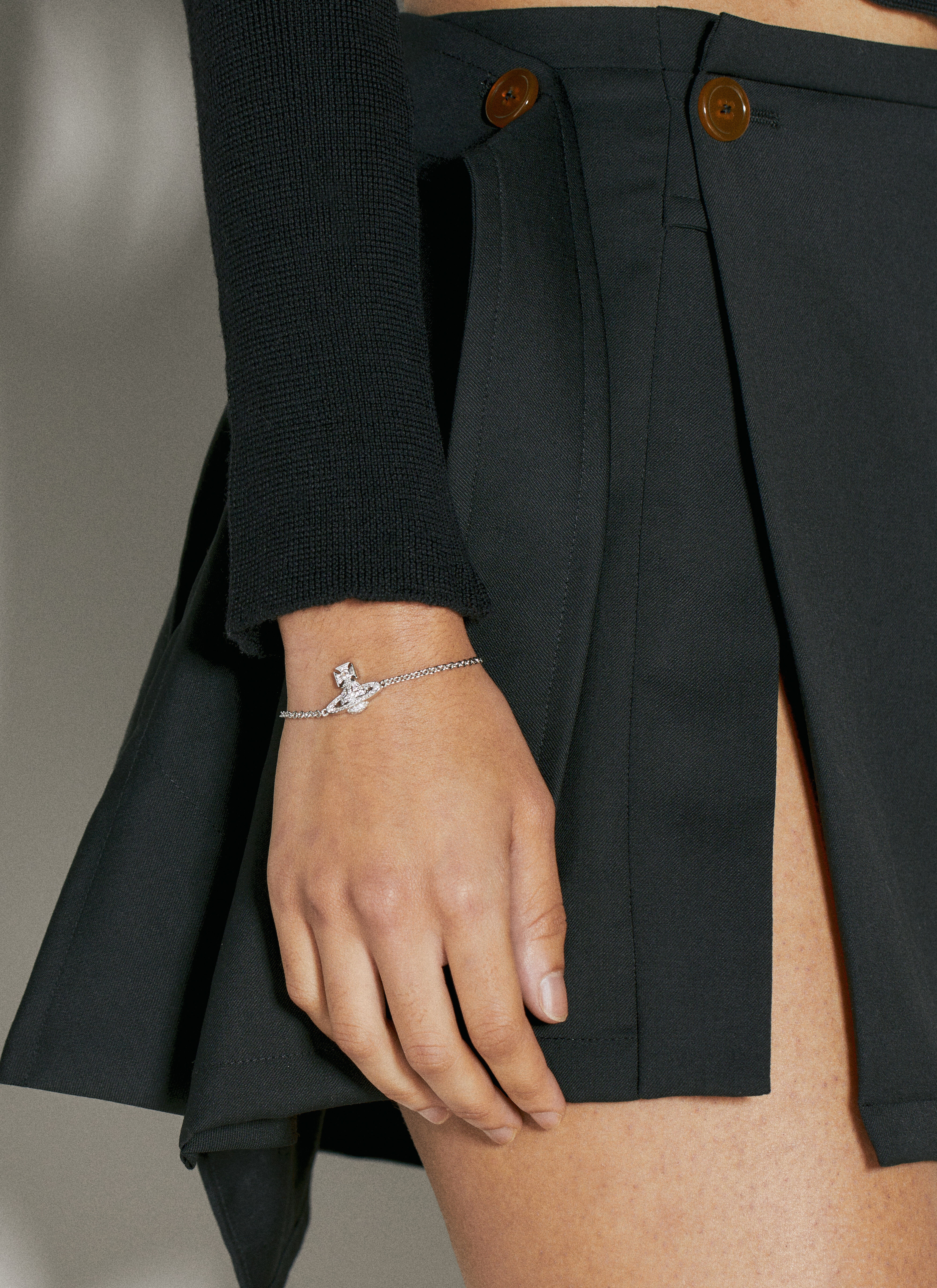 【Vivienne Westwood】CARMELA BAS RELIEF BRACELET Vivienne Westwood Carmela Bas Relief Bracelet | lncc