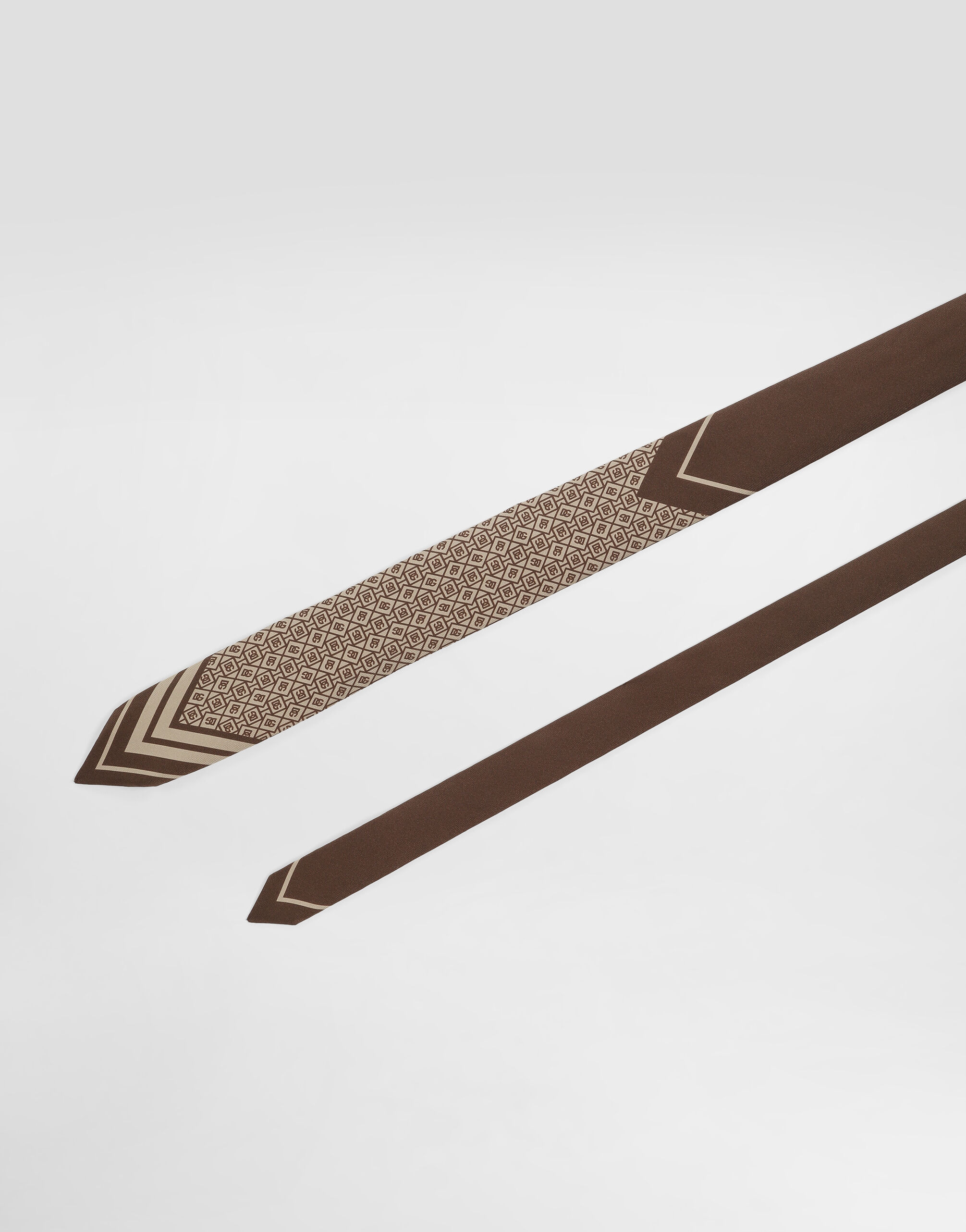 Micro-design and logo twill print - 3