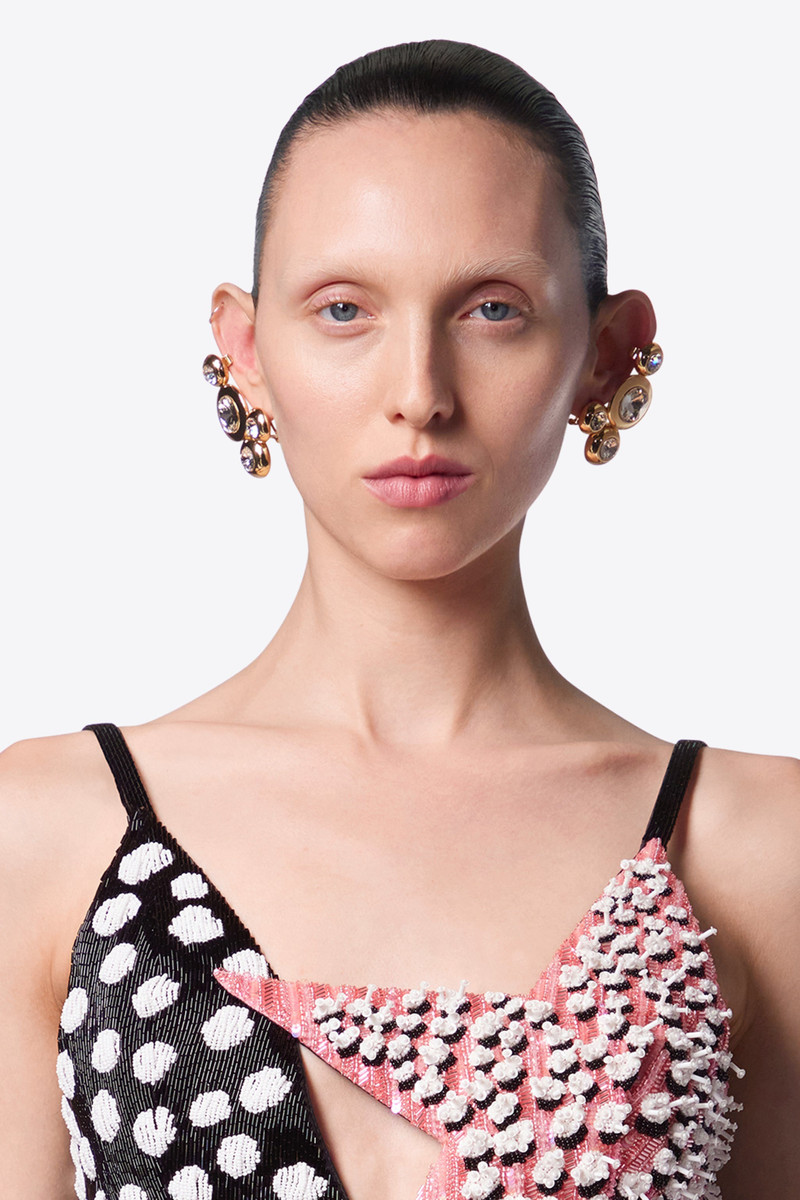 AREA CRYSTAL EARCUFFS outlook