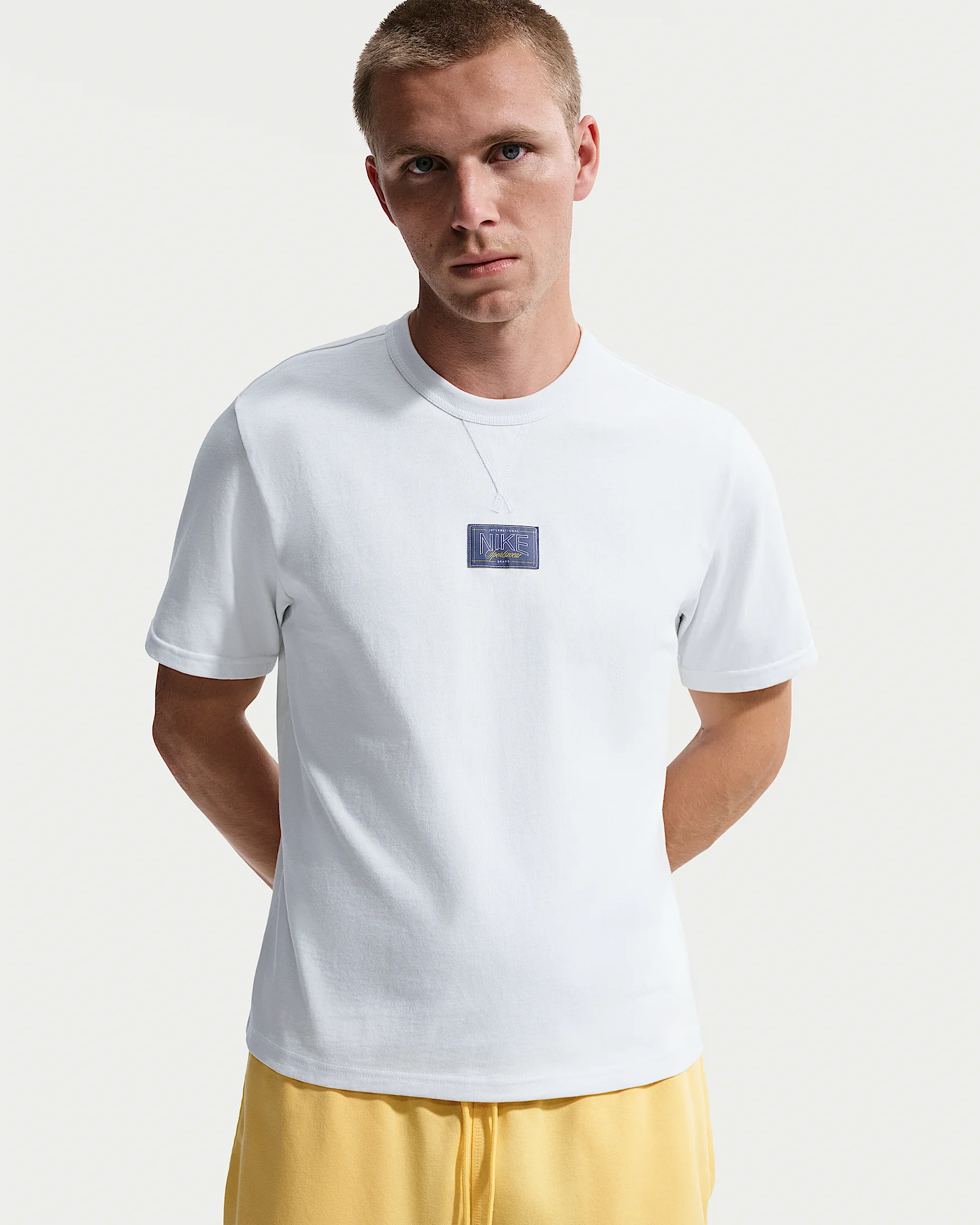 Nike Sportswear Premium Essentials T-Shirt - 1