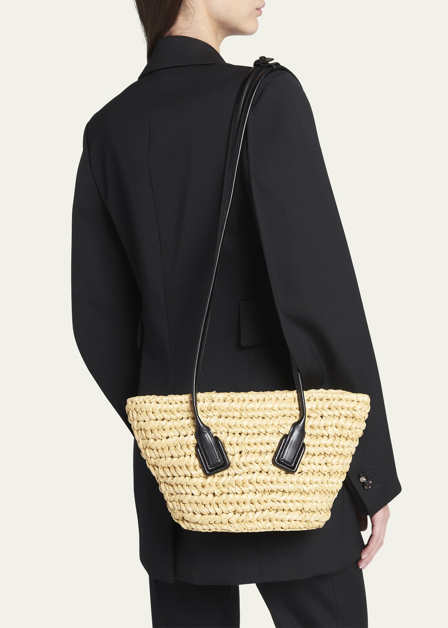直営店直送/BOTTEGA VENETA/Arco Raffia Crochet Bag お洒落☆ Bottega Veneta - Acro Crochet Natural Wood Raffia Tote