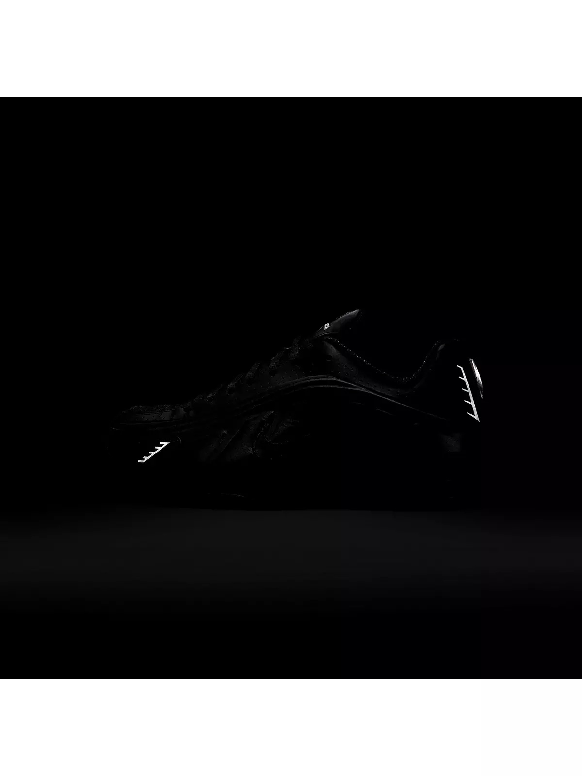 Shox R4 "Black/Max Orange" Women's Shoe - 5