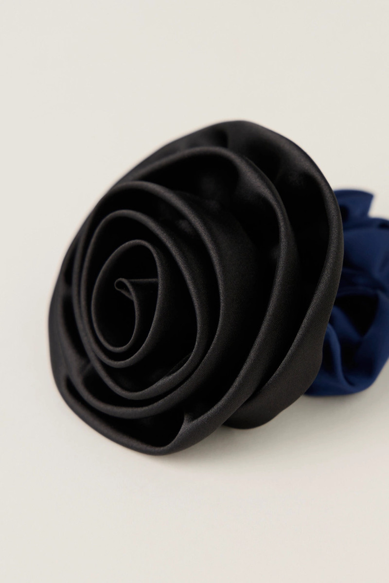 Thorns And Roses Pony 4