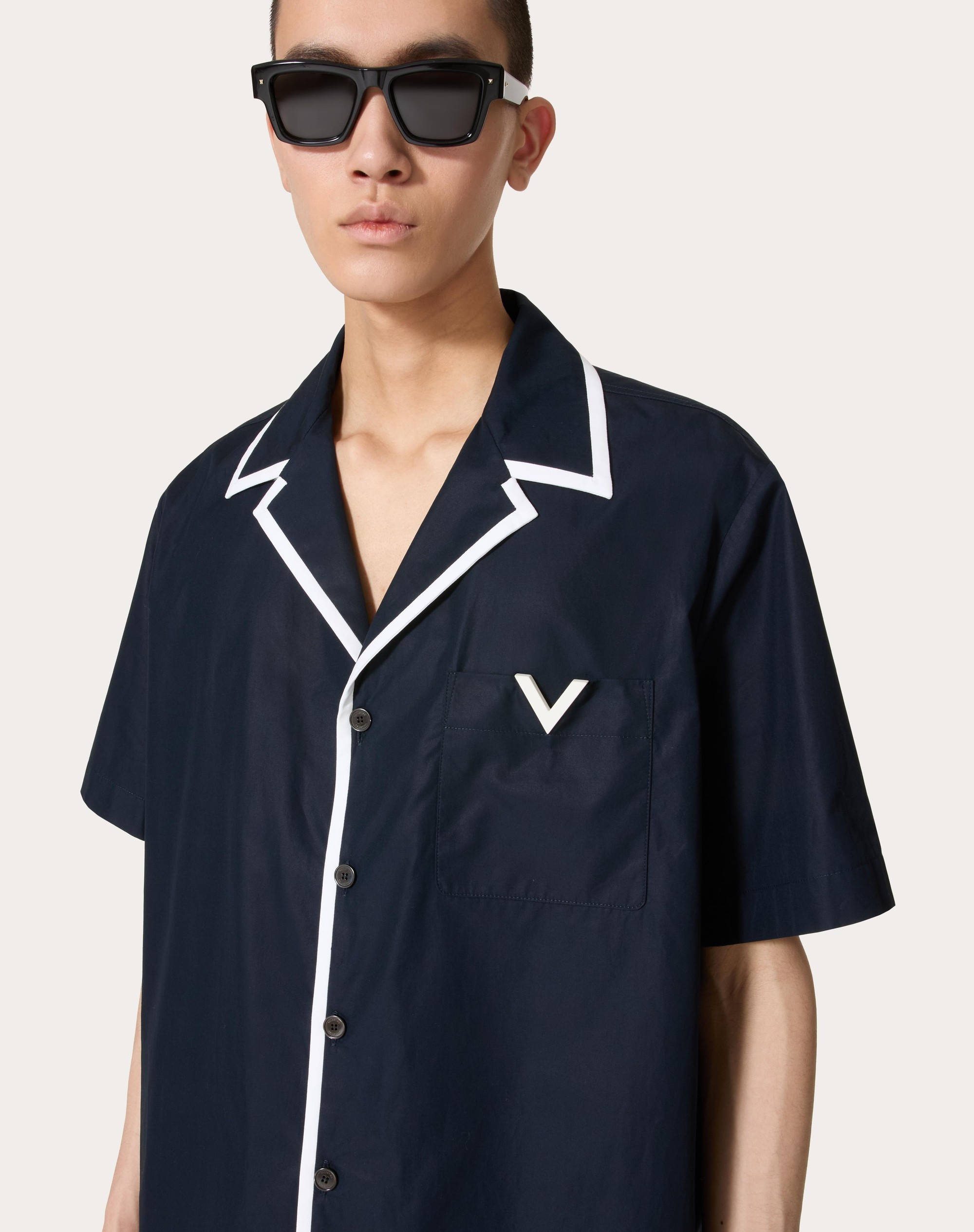 COTTON POPLIN BOWLING SHIRT WITH RUBBERIZED V DETAIL - 5
