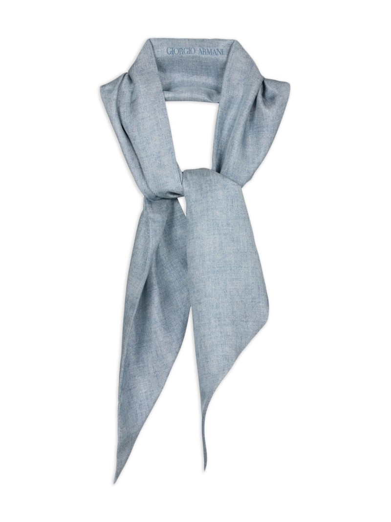 logo-detail scarf 1