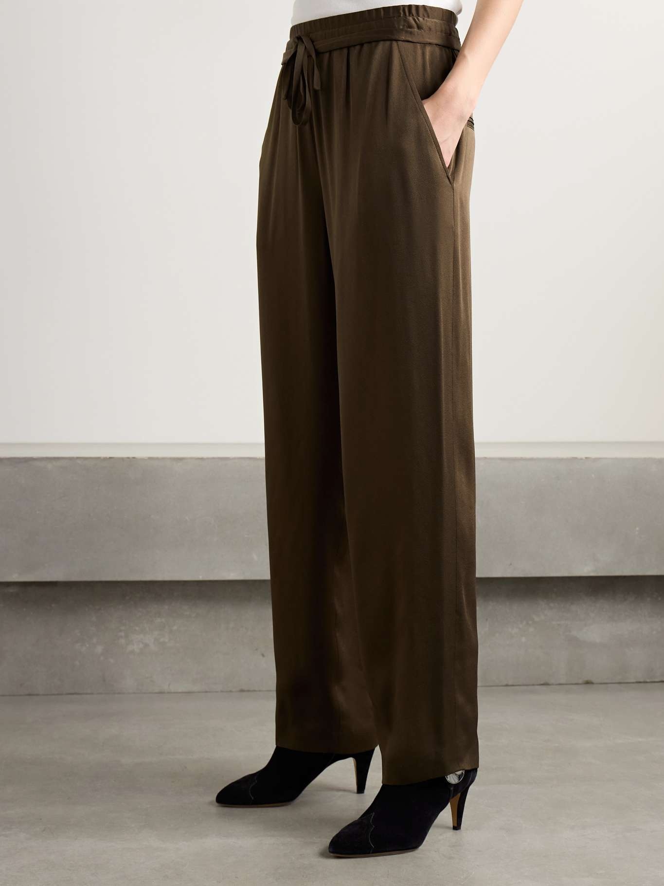 Kendry satin-crepe straight-leg pants Brown - 3