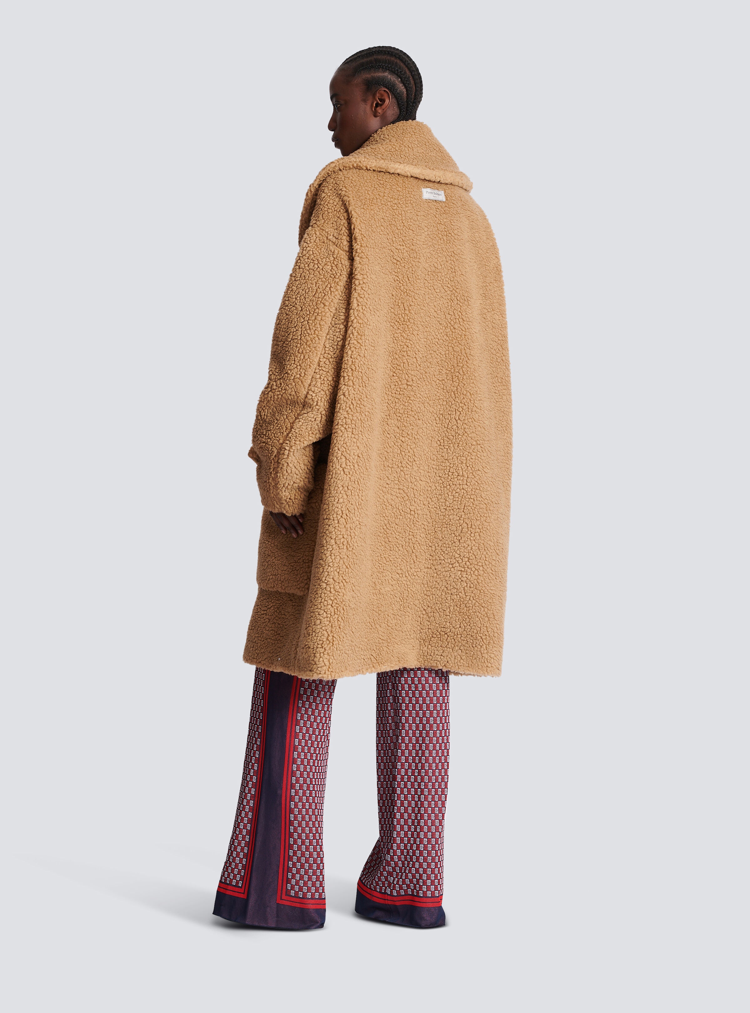 Long double-breasted buttoned coat - 7