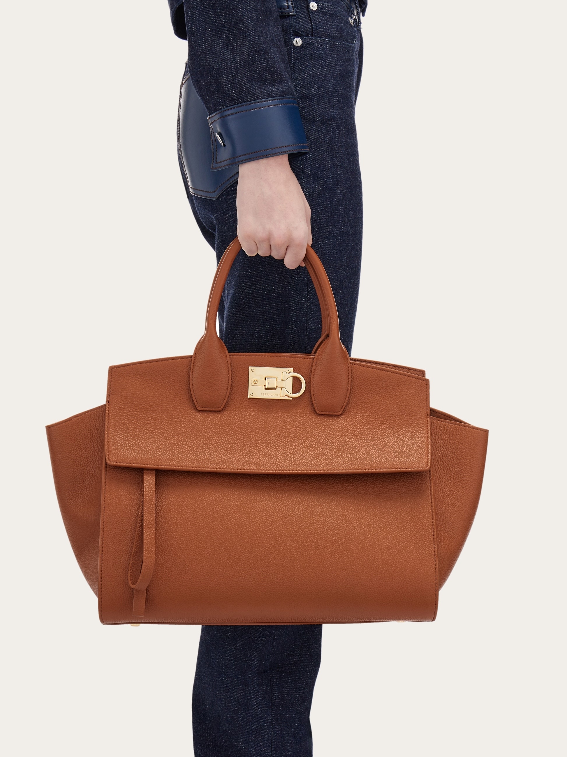 Ferragamo Studio Soft bag (L) - 3