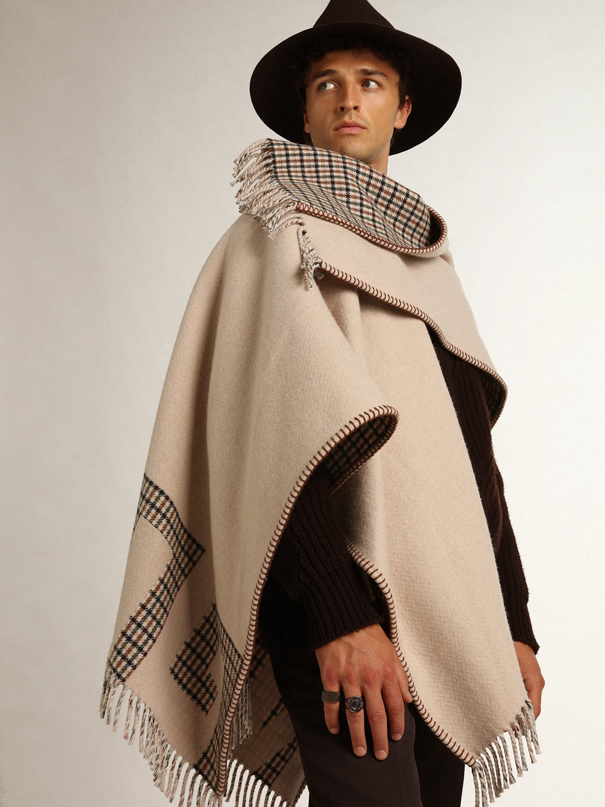 Poncho in double face cream-colored wool with check pattern and lettering - 4