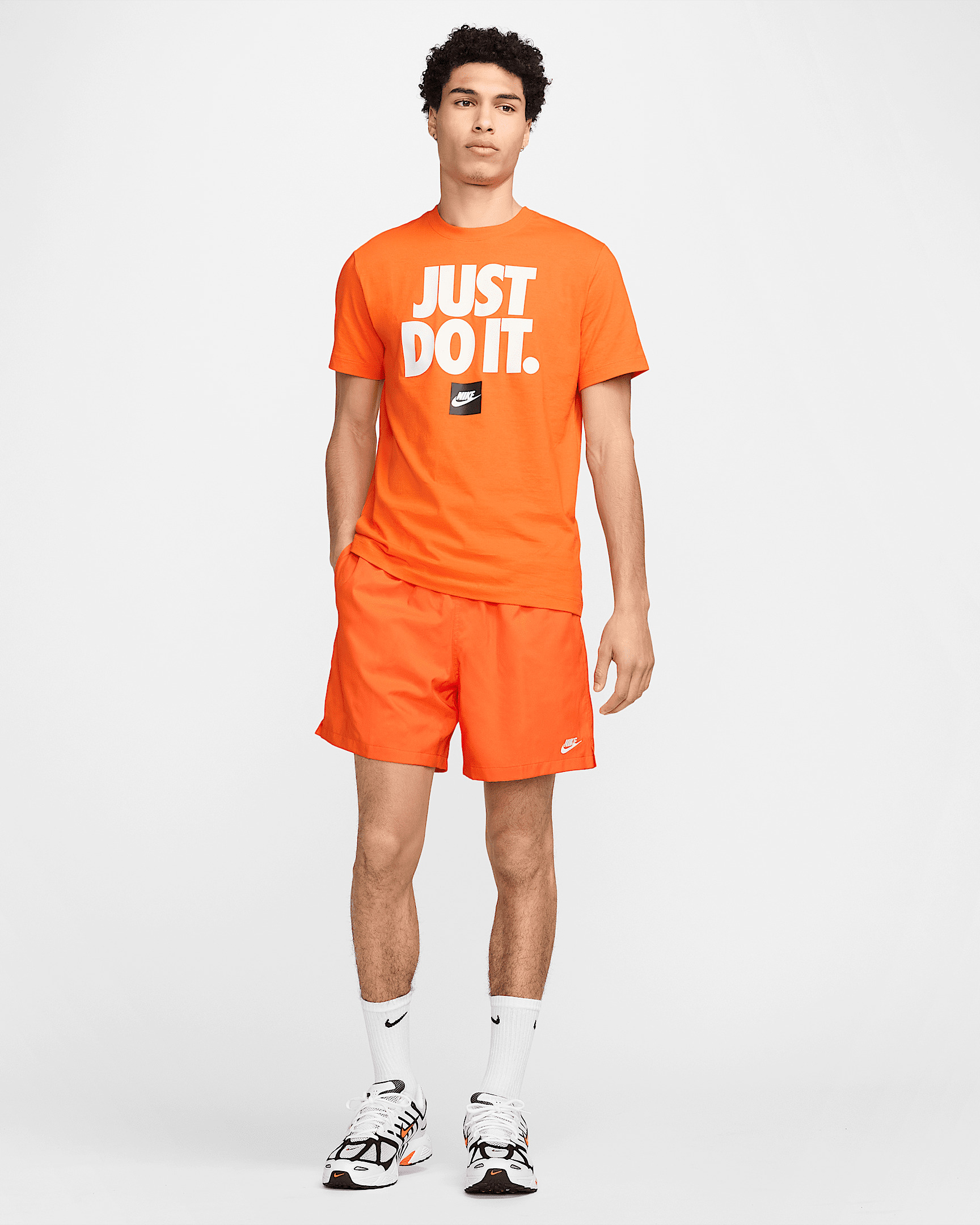 Nike Club Men's Woven Flow Shorts - 7