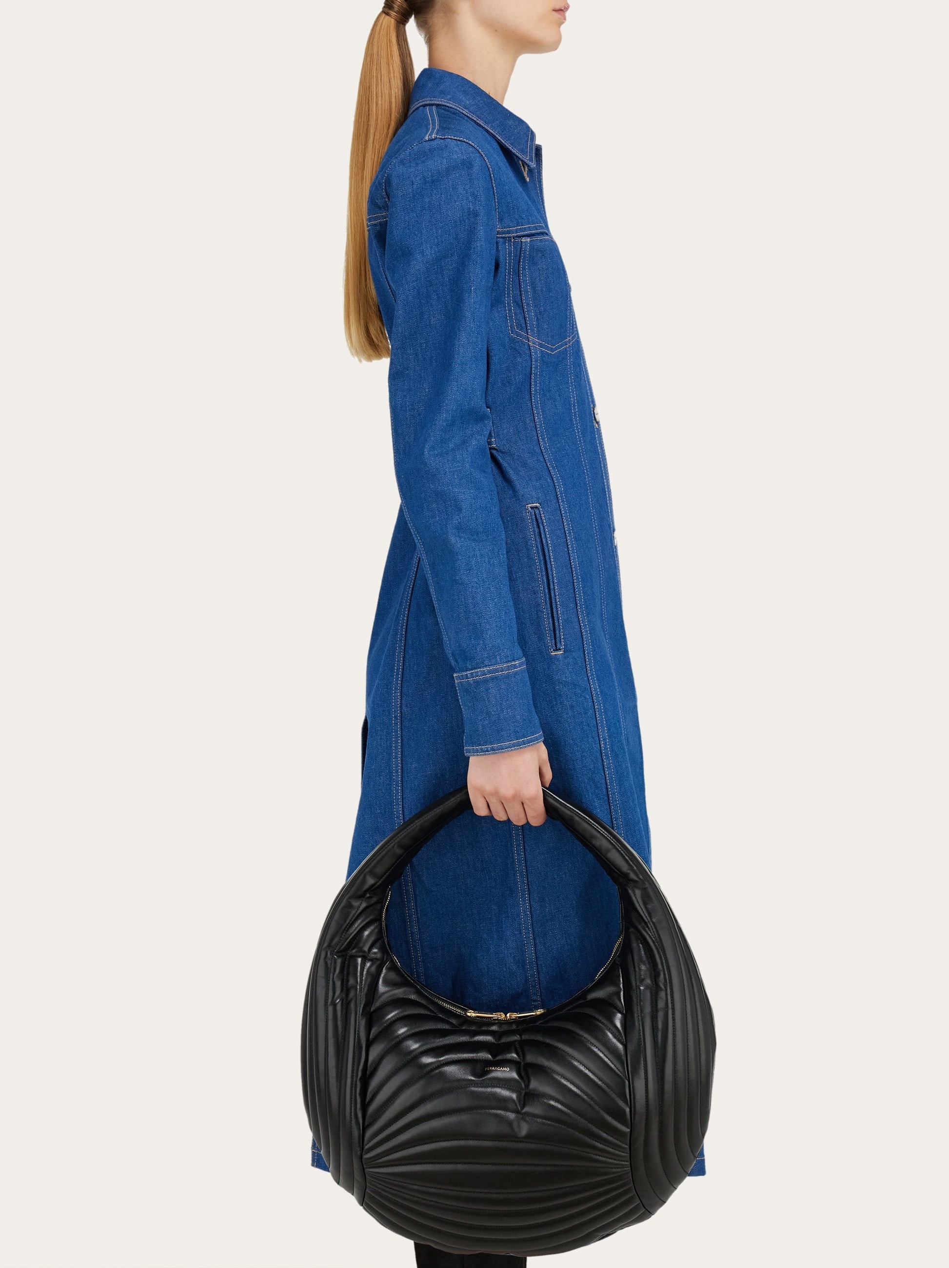 【FERRAGAMO】 Quilted Hobo Bag FERRAGAMO Quilted Hobo bag (L) | REVERSIBLE
