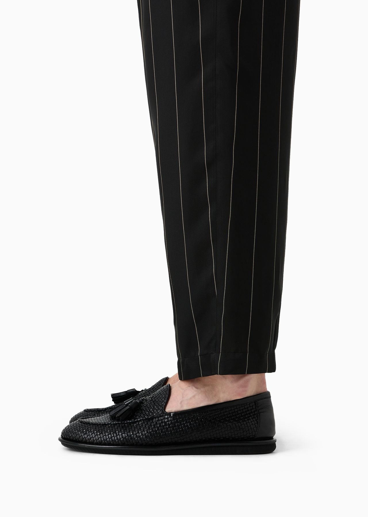 Pinstriped viscose single-pleat trousers - 6