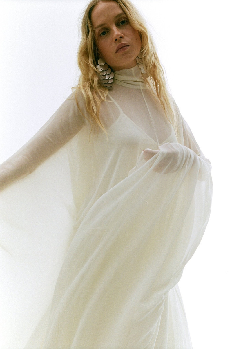 De La Vali NILA MAXI DRESS IN IVORY CHIFFON outlook