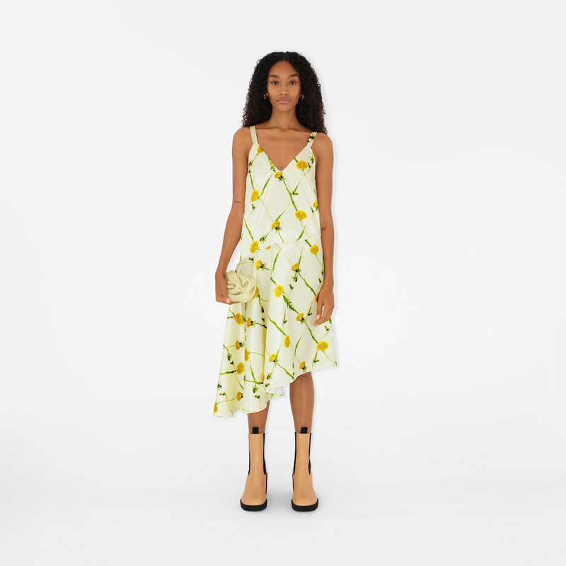 Burberry Rose Chain Clutch outlook