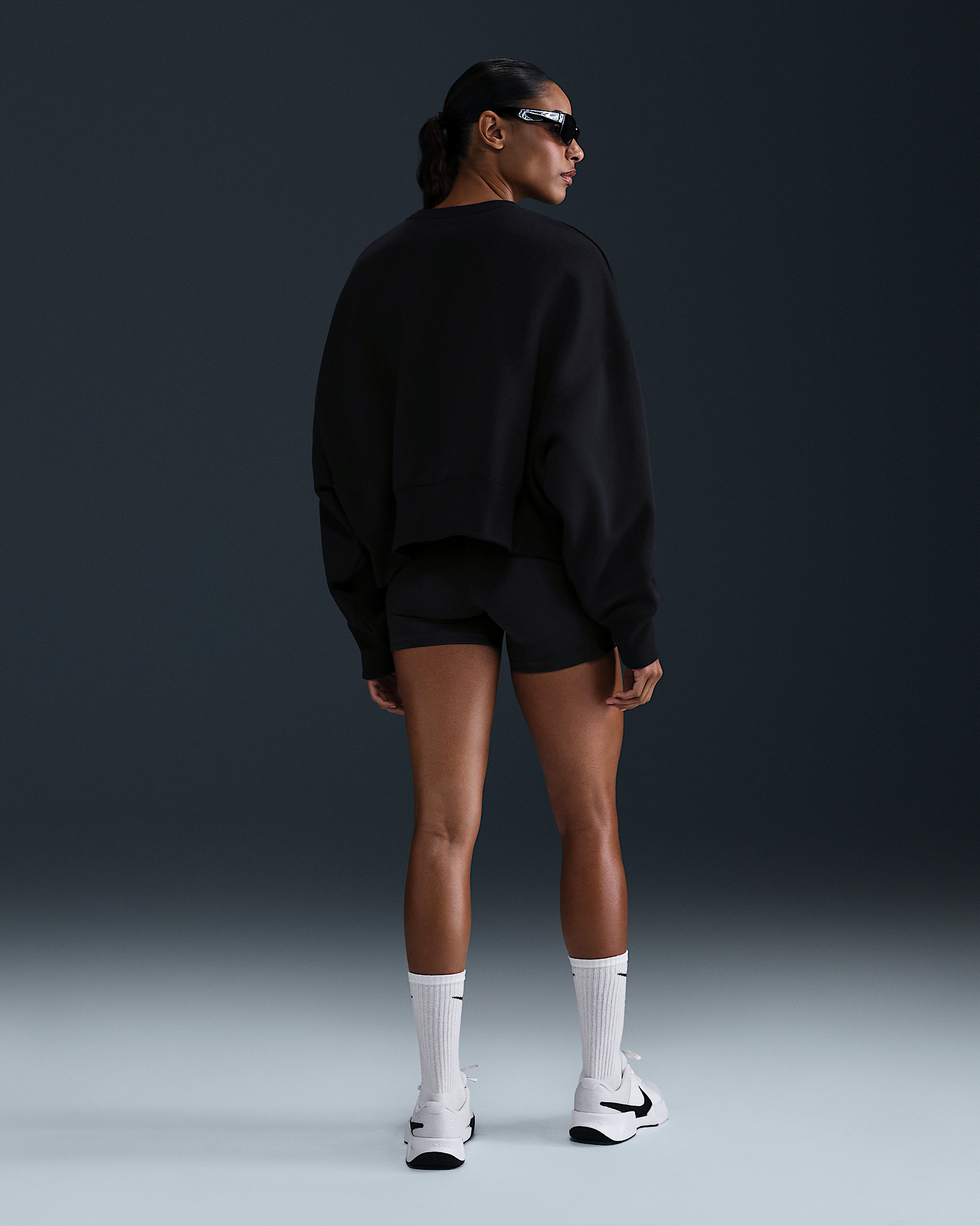 NikeCourt Phoenix Fleece Women's Over-Oversized Crew-Neck Tennis Sweatshirt - 5