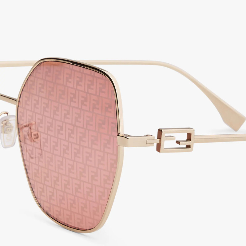 Sunglasses with purple lenses 3