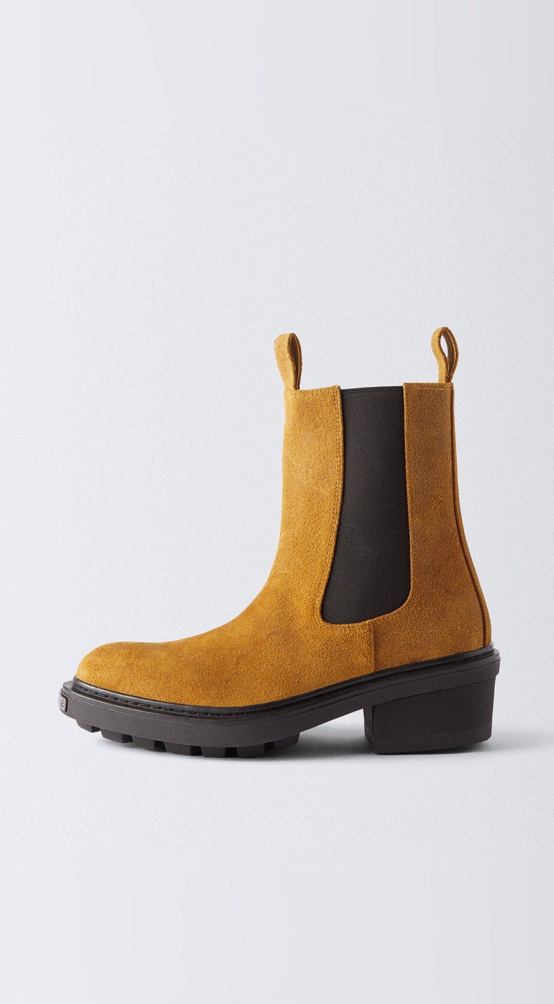 NIKITA II WAXY SUEDE OCHRE 1