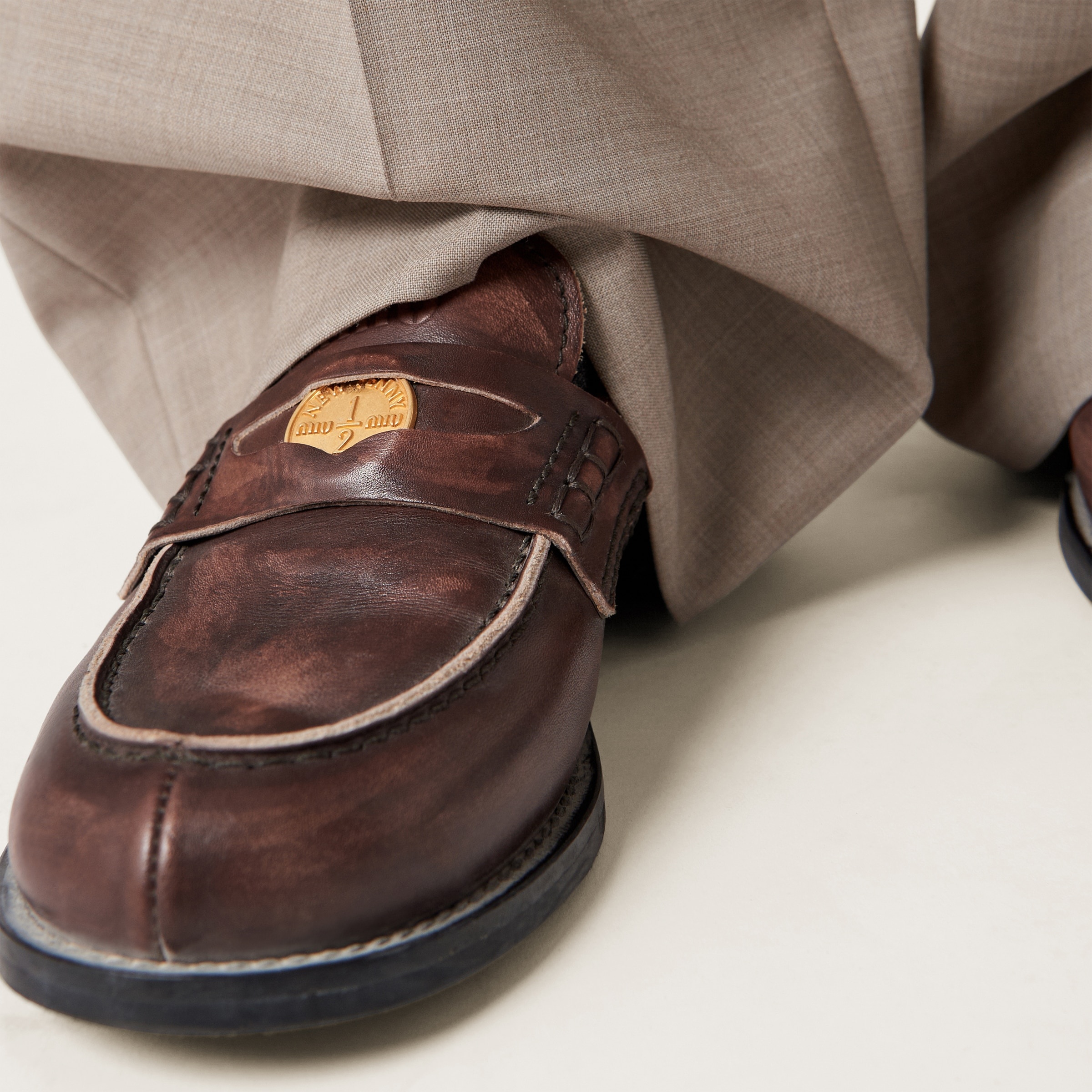 Vintage-effect leather loafers - 6