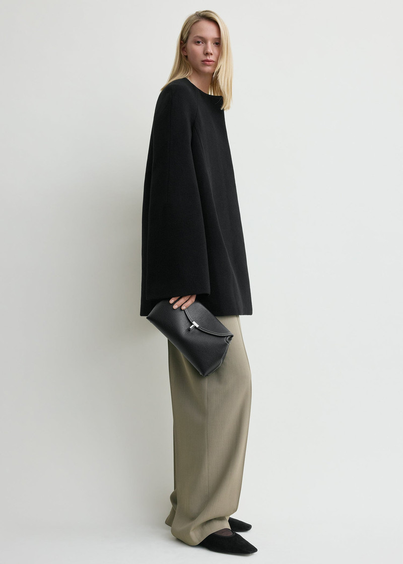 Totême T-Lock clutch black grain outlook