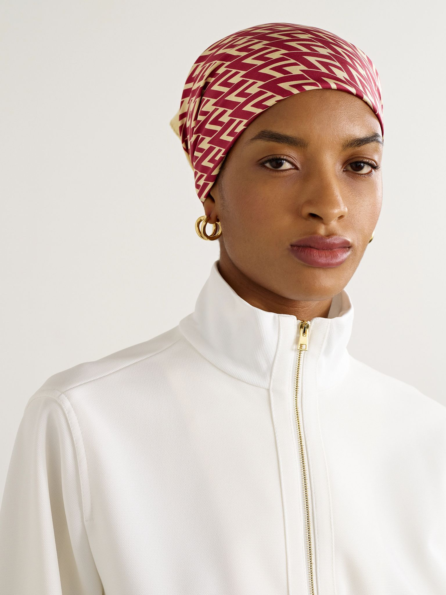 Toute La V printed silk-twill scarf Red - 4
