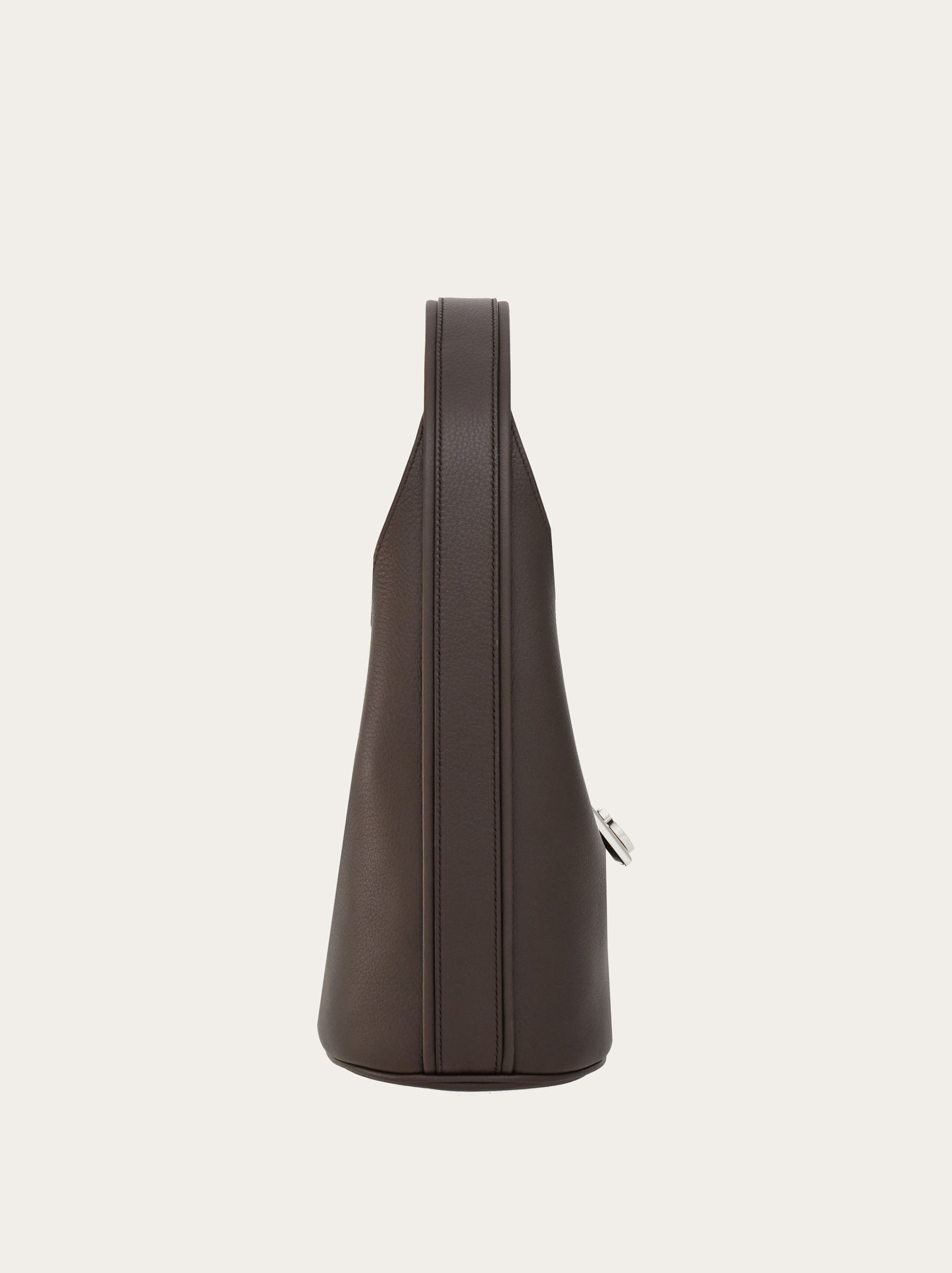 【SALVATORE FERRAGAMO】BUCKLE HOBO BAG FERRAGAMO Ferragamo Hobo bag with buckle (M) | REVERSIBLE