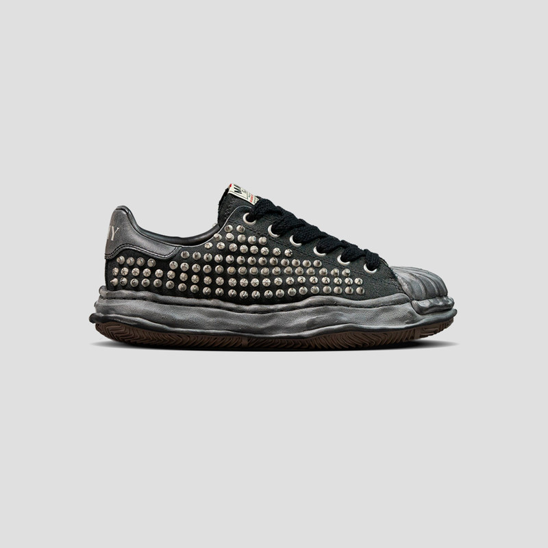 Maison MIHARAYASUHIRO BLAKEY OG SOLE STUDDED CANVAS LOW-TOP SNEAKERS outlook