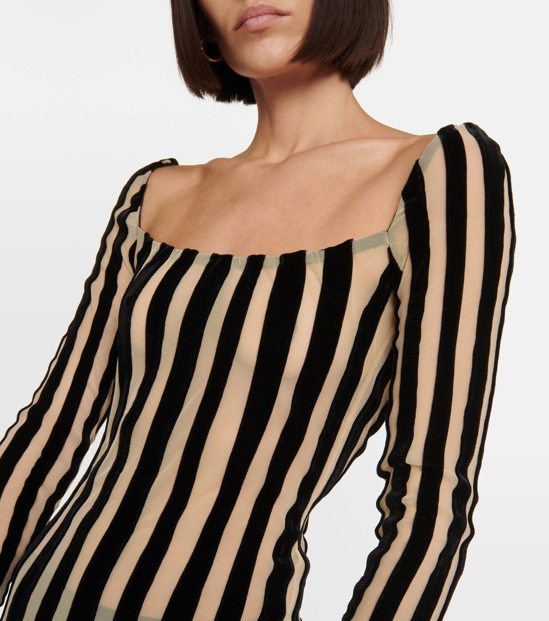 Striped gown - 4