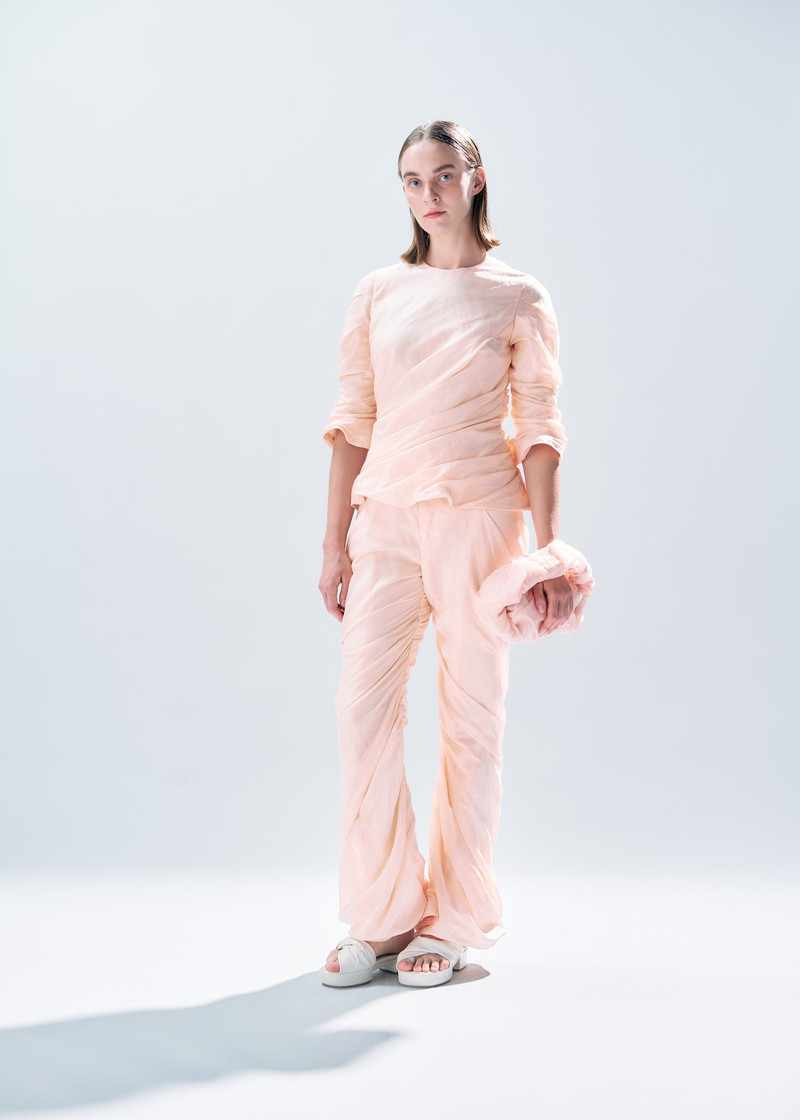 ISSEY MIYAKE SQUARE CRUMPLED BAG outlook