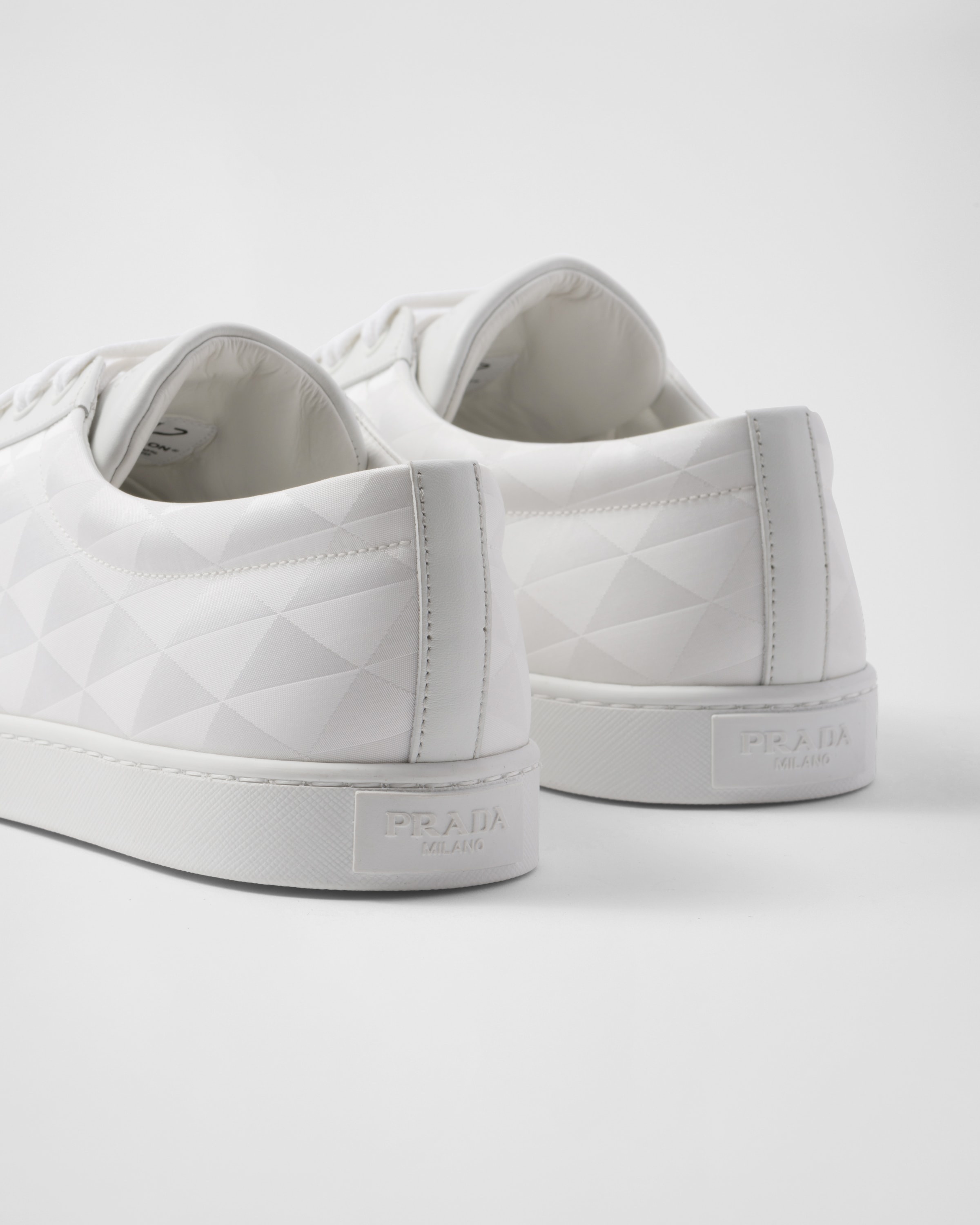 さりげなさ◇Leather ＆ Re-Nylon スニーカー◇PRADA Prada Leather and Re-Nylon Sneakers | Saks Fifth Avenue