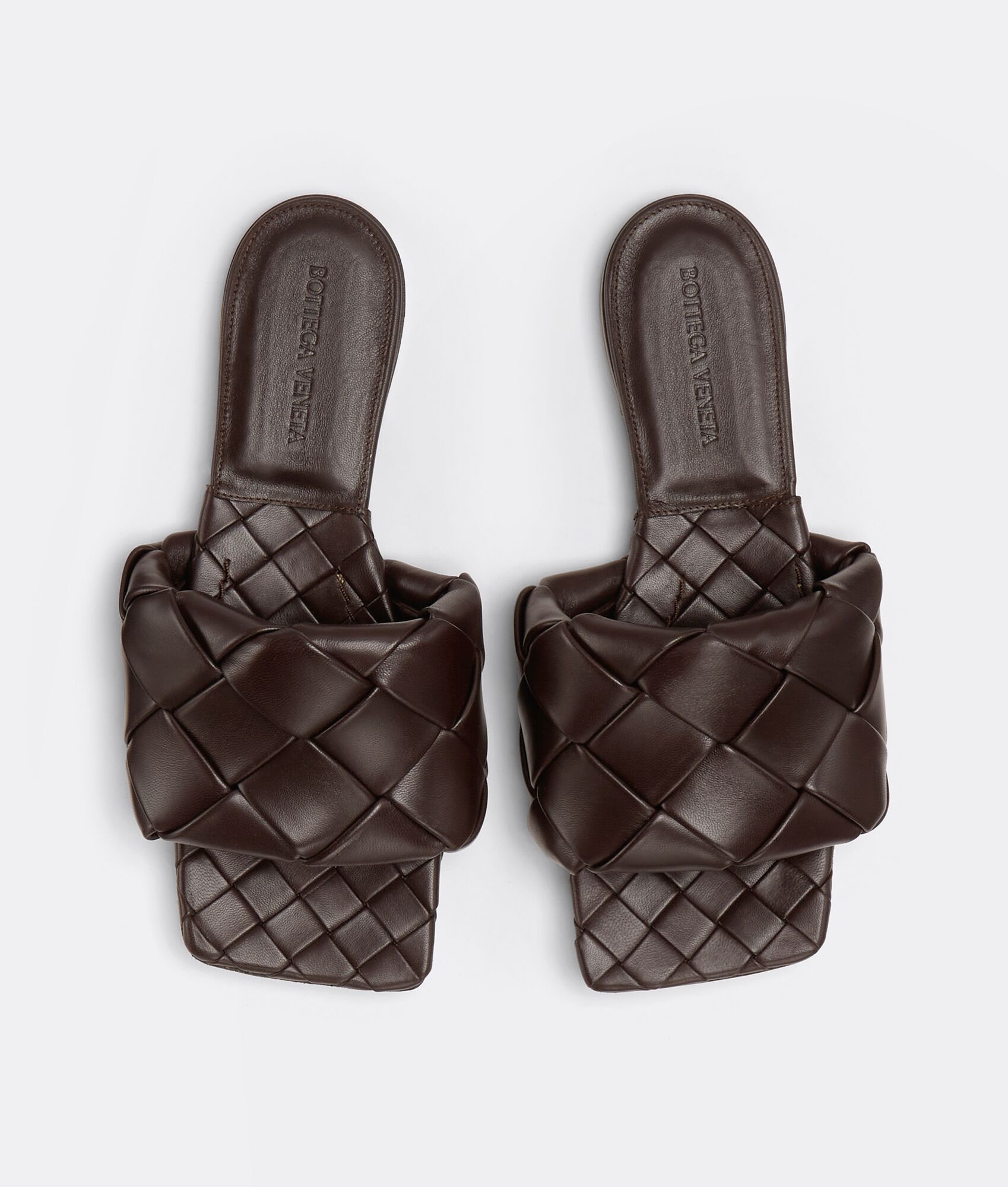 【送料&関税込】Bottega Veneta Lido Slides BOTTEGA VENETA Lido leather slides | NET-A-PORTER