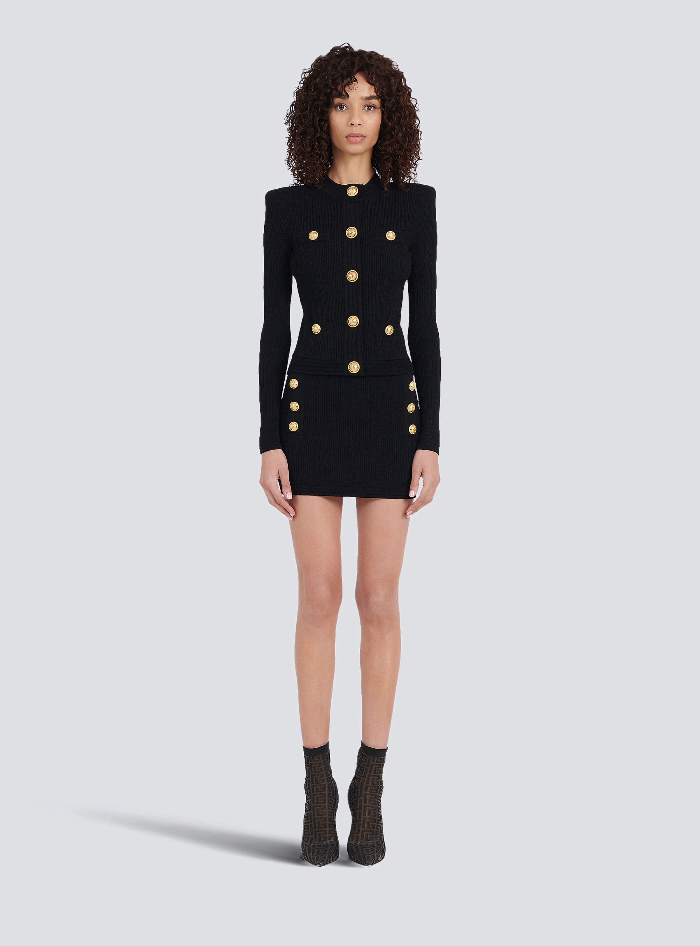 Cropped knit cardigan with gold-tone buttons - 4