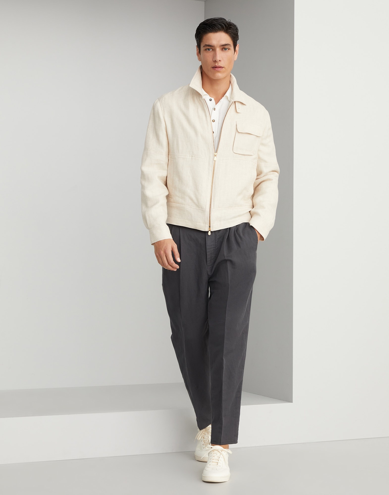 Garment-dyed leisure fit trousers in twisted linen and cotton gabardine with drawstring and double p - 4