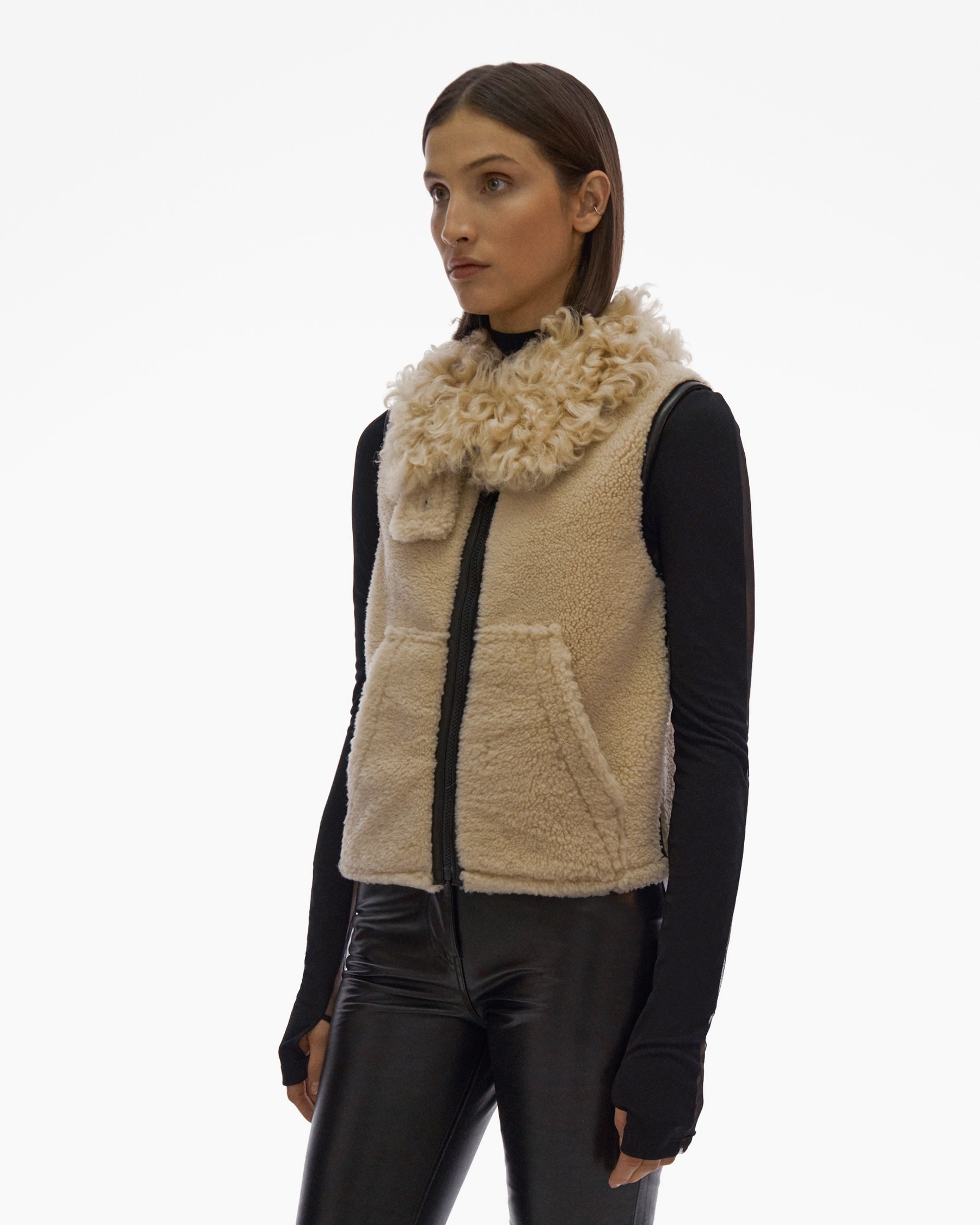 REVERSIBLE SHEARLING VEST - 5
