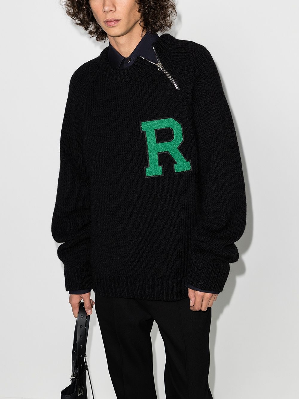 Letter-badge crew-neck jumper - 2