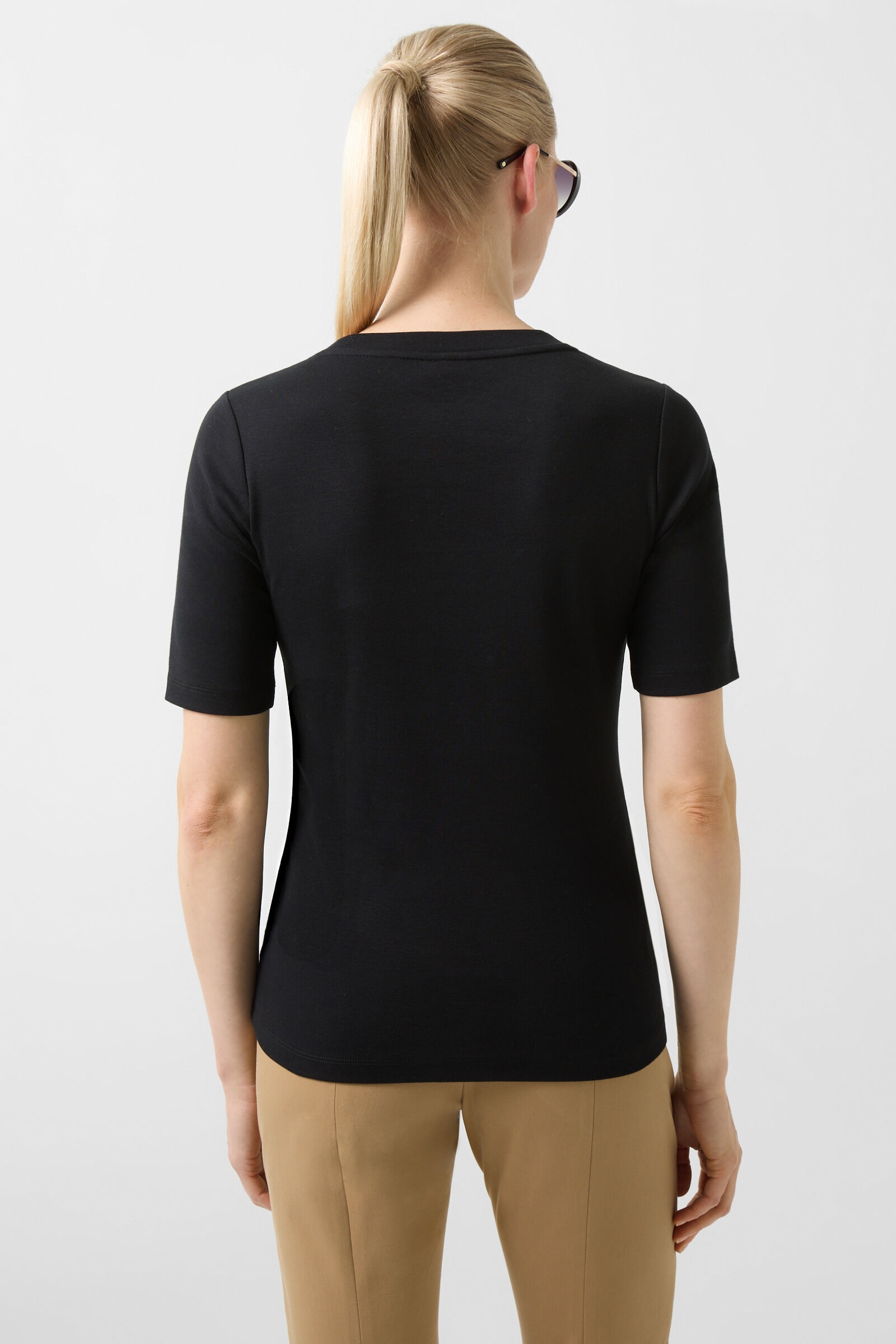 Nikini T-shirt in Black - 3