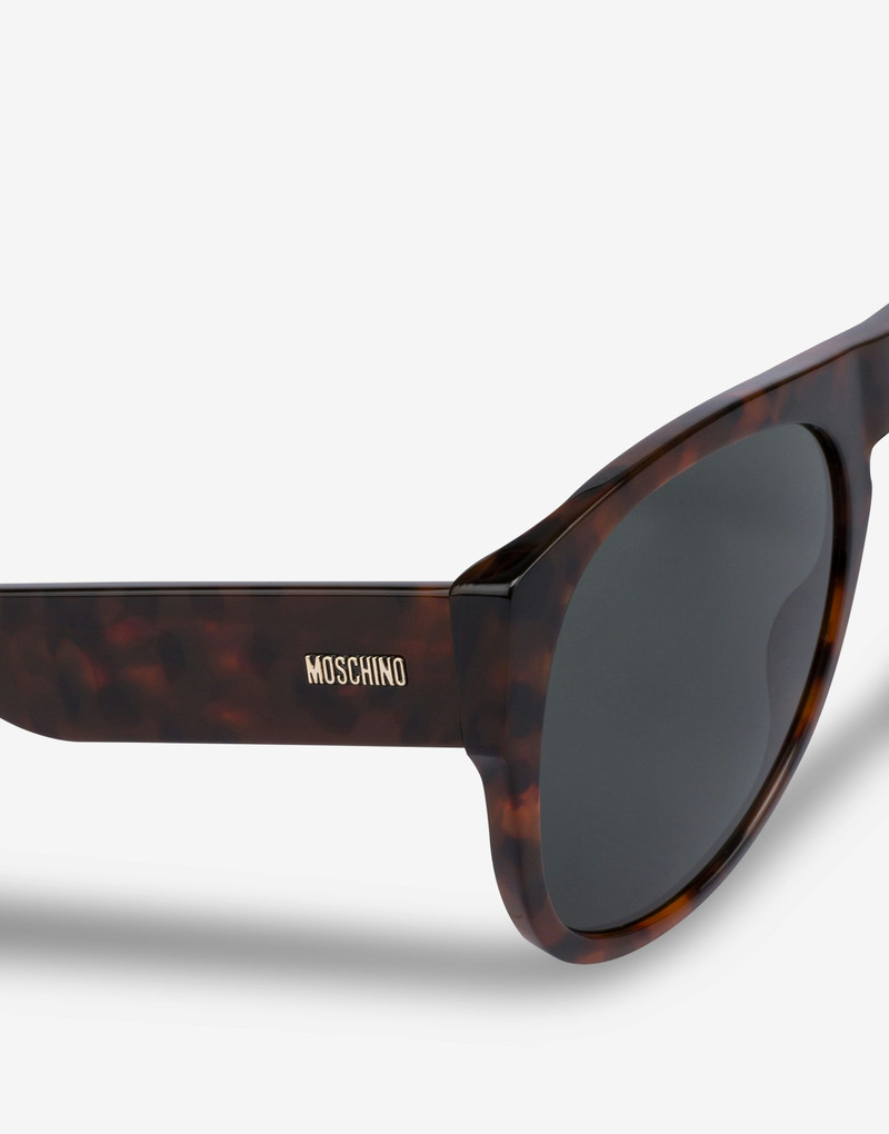 SUNGLASSES WITH GREEN LENSES 3