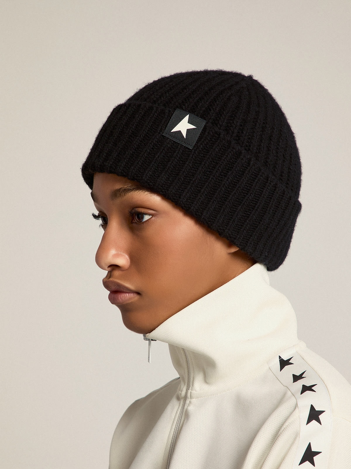 Black wool beanie with contrasting white star - 3
