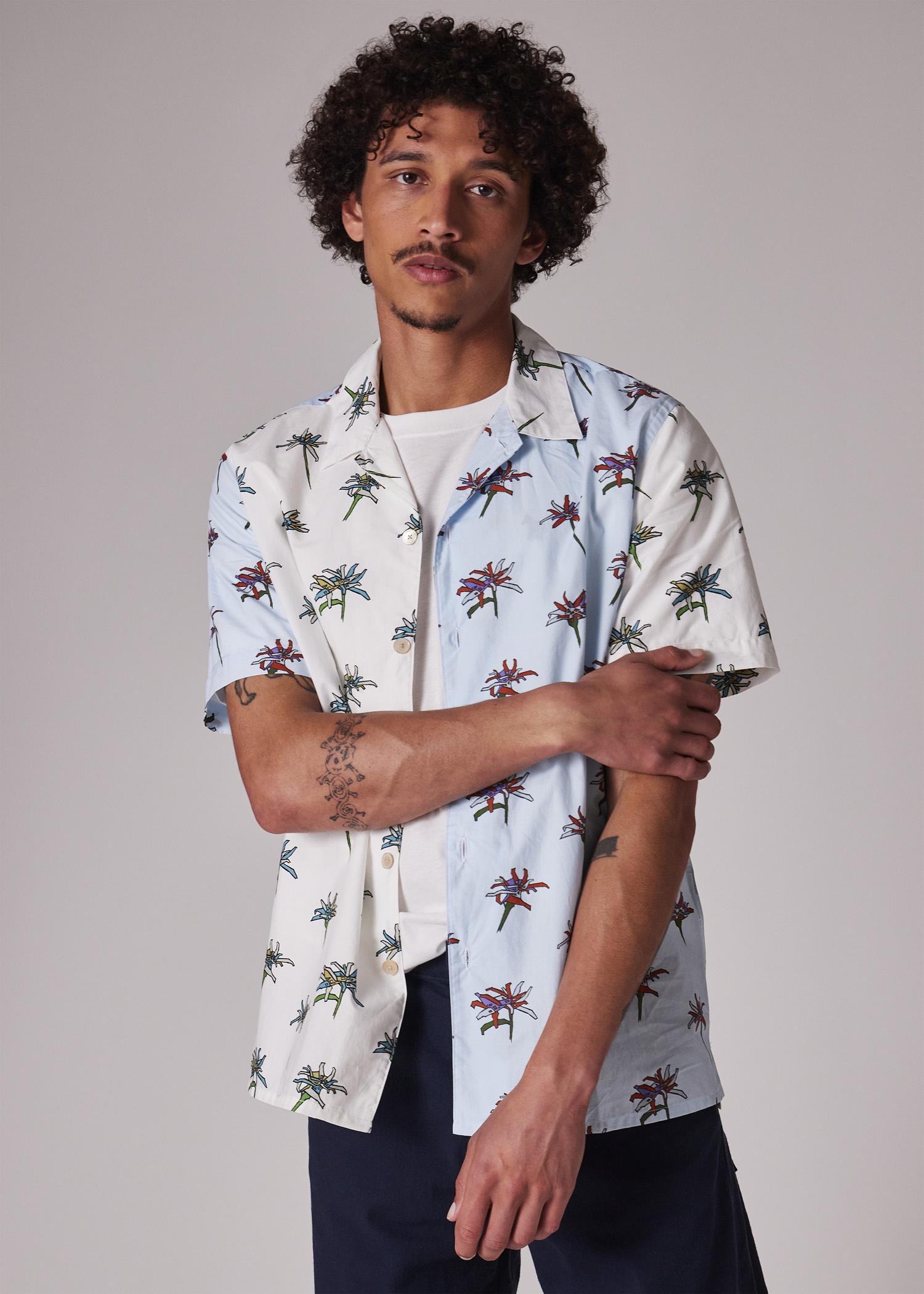 White And Blue 'Edelweiss' Print Short-Sleeve Shirt - 8