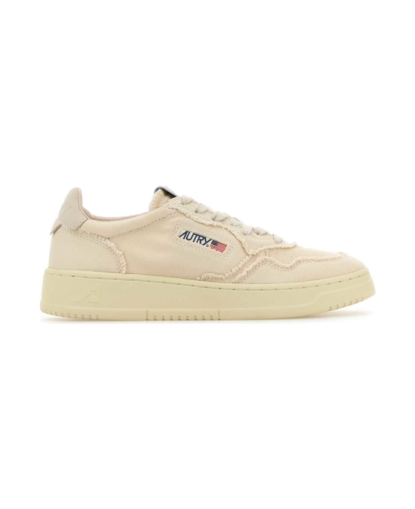 スニーカー AUTRY IVORY DENIM MEDALIST SNEAKERS AUTRY DENIM MEDALIST SNEAKERS IN IVORY | miinto | REVERSIBLE