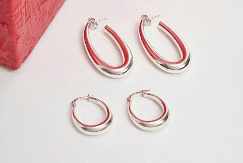 GABRIELA HEARST Large Drop Earrings in White Gold 18K outlook