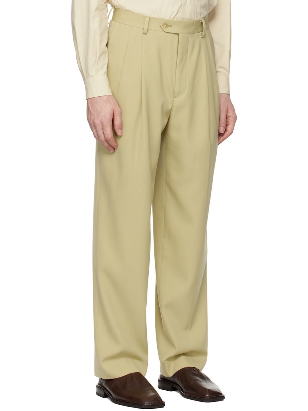 オーラリー Light Wool Max Gabardine Two-Tuck Auralee Light Wool Max Gabardine Two-Tuck Slacks in Khaki