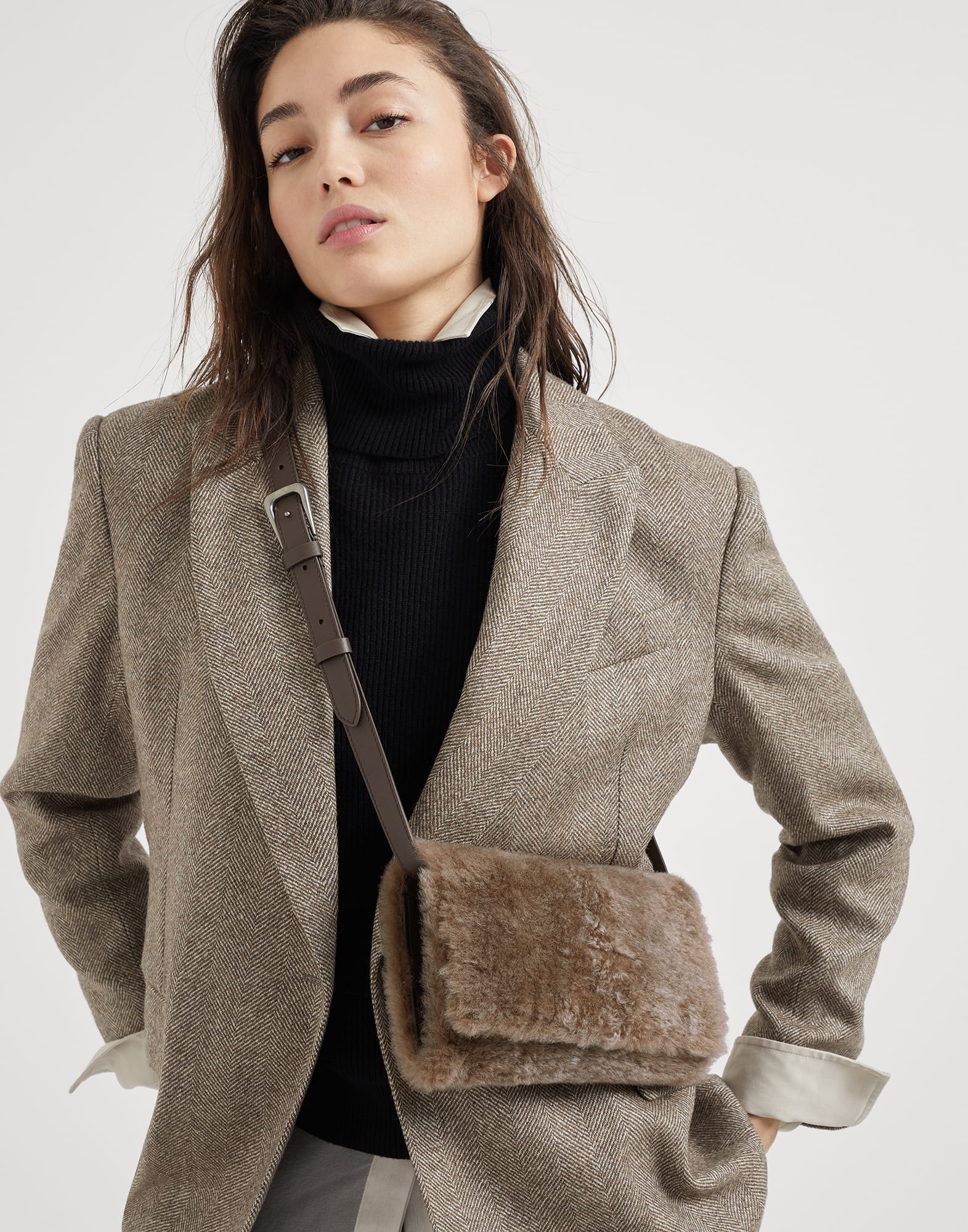 Frosty-effect shearling clutch bag - 4