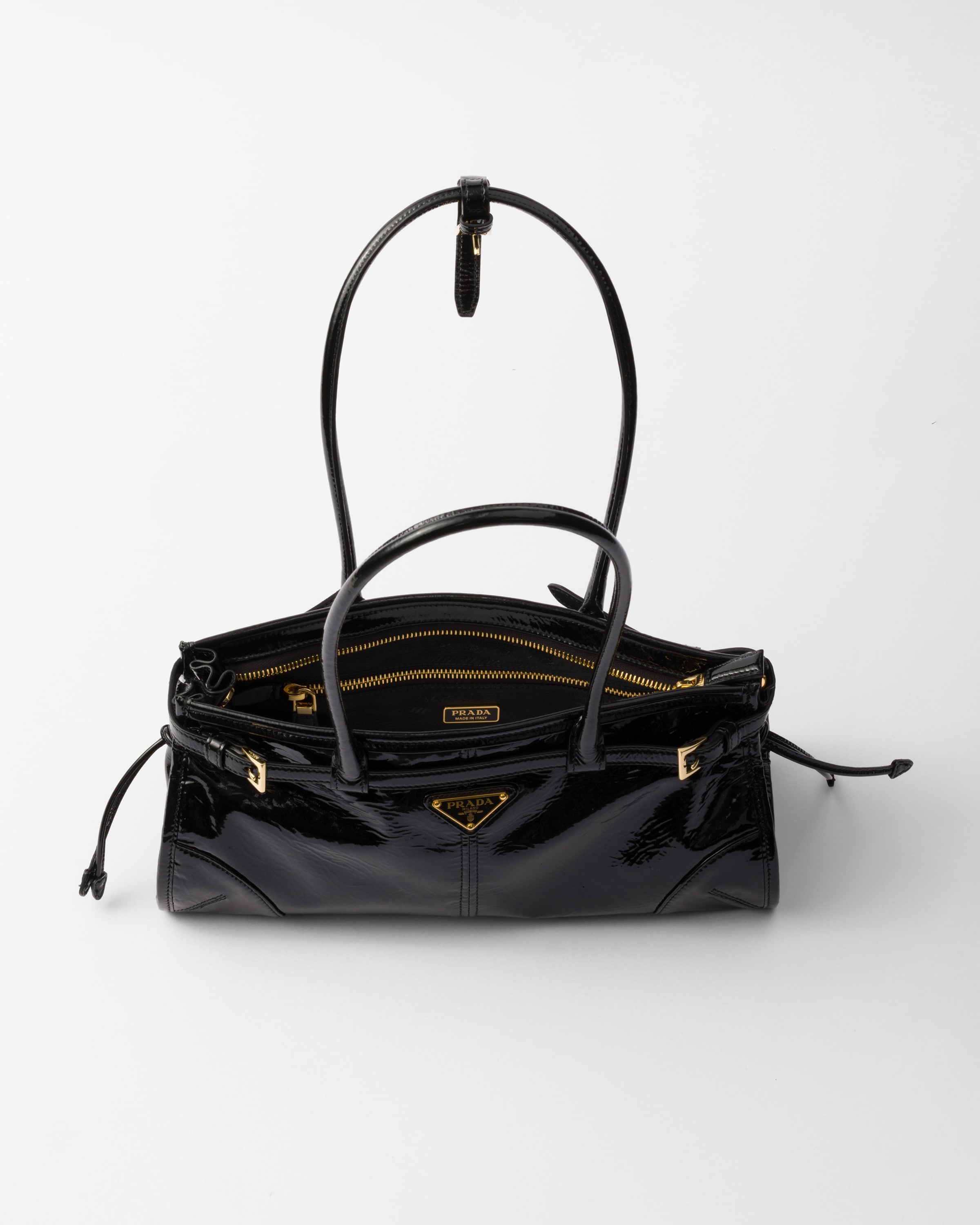 Medium naplak patent leather handbag - 4