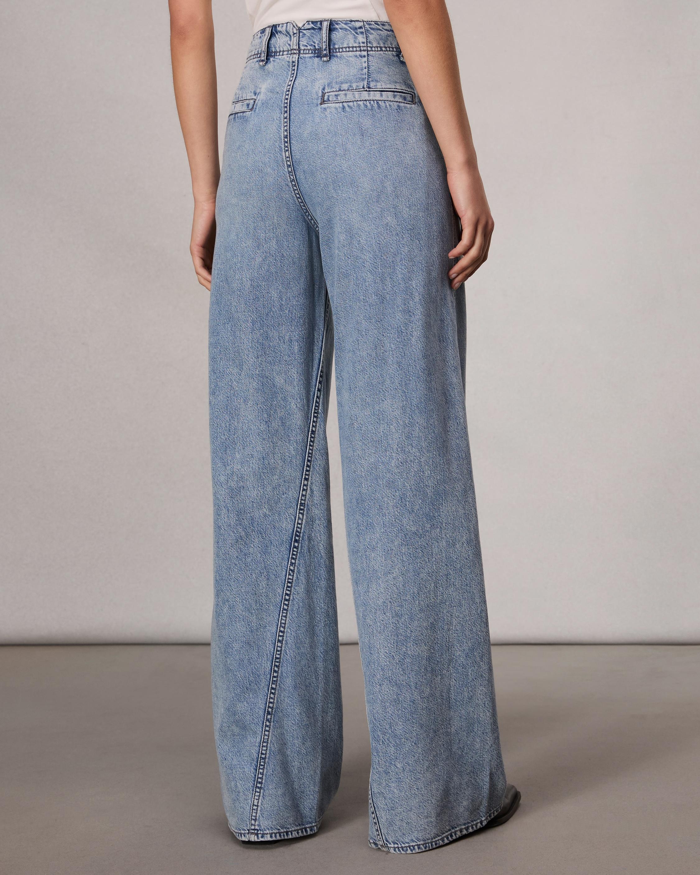 Featherweight Wide-Leg Sofie Jean
Featherweight Denim - 4