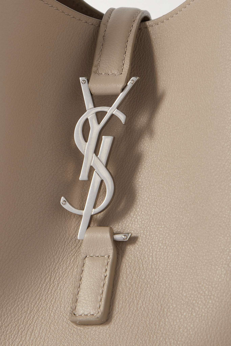 Le 5 à 7 Supple small leather shoulder bag 4